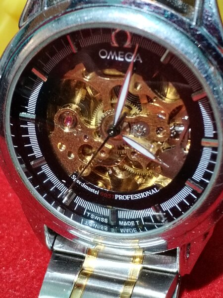 Ceas tip Omega Skeleton