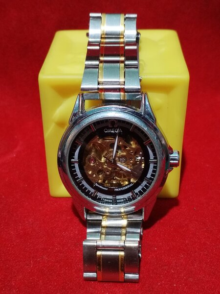 Ceas tip Omega Skeleton