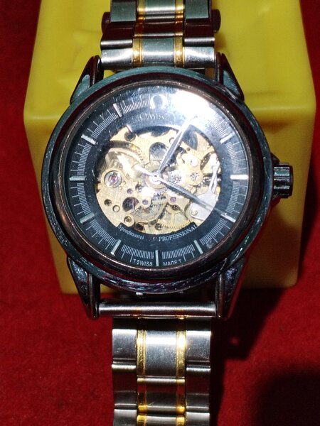 Ceas tip Omega Skeleton